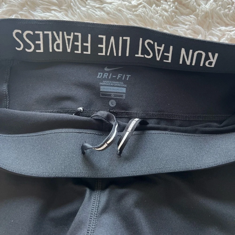 Women’s Nike Capri Dri-Fit Leggings - Picture 4 of 8